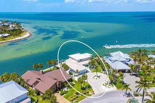 723 Key Royale Dr, Holmes Beach, FL 34217 - Photo 86