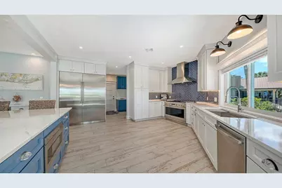 723 Key Royale Drive, Holmes Beach, FL 34217 - Photo 18