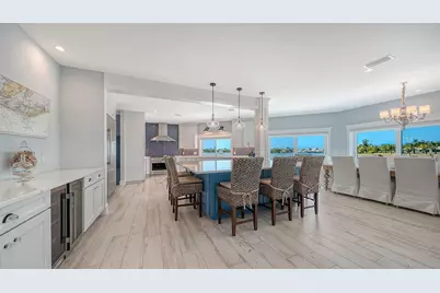 723 Key Royale Drive, Holmes Beach, FL 34217 - Photo 14