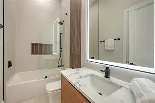 413 Island Cir, Sarasota, FL 34242 - Photo 24