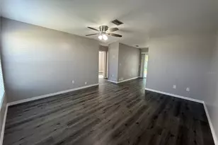 518 Briarwood Rd, Venice, FL 34293 - Photo 2