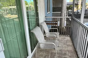 2740 Coconut Bay Ln Ln, Sarasota, FL 34237 - Photo 4