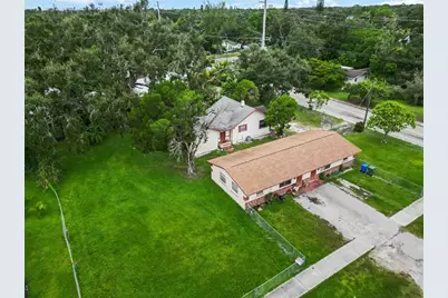 902 27th Street E, Bradenton, FL 34208 - Photo 8