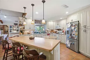 3951 Country View Dr, Sarasota, FL 34233 - Photo 8