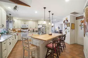 3951 Country View Dr, Sarasota, FL 34233 - Photo 2