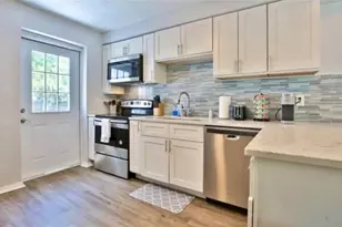 3113 McIntosh Rd, Sarasota, FL 34232 - Photo 10