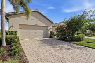 11929 Tapestry Ln, Venice, FL 34293 - Photo 2