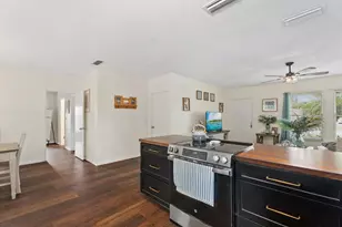 816 Queen Palm Ln, Sarasota, FL 34243 - Photo 6