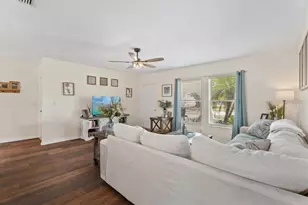 816 Queen Palm Ln, Sarasota, FL 34243 - Photo 12