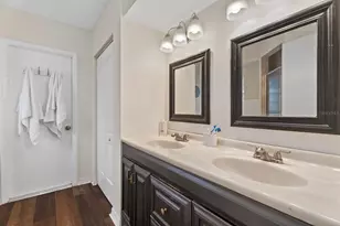 816 Queen Palm Ln, Sarasota, FL 34243 - Photo 18