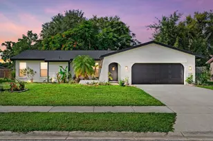 816 Queen Palm Ln, Sarasota, FL 34243 - Photo 2