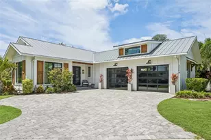 2204 89th St NW, Bradenton, FL 34209 - Photo 2