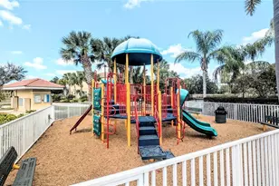 3880 82nd Ave Cir E, Sarasota, FL 34243 - Photo 32