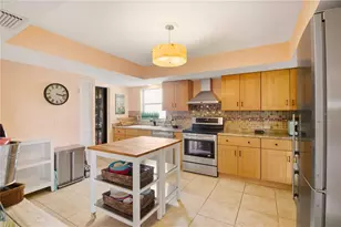 7354 W Country Club Dr N, Sarasota, FL 34243 - Photo 14