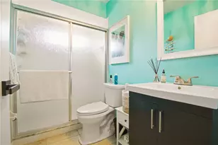 7354 W Country Club Dr N, Sarasota, FL 34243 - Photo 18