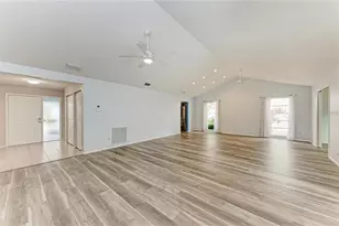 7287 Eleanor Cir, Sarasota, FL 34243 - Photo 8