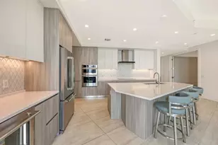 301 Quay Commons, Sarasota, FL 34236 - Photo 8