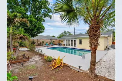 2226 Fairfield Avenue, Sarasota, FL 34232 - Photo 2