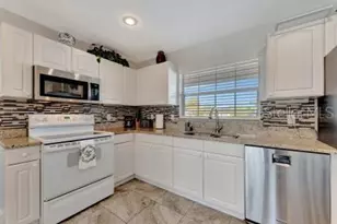 2916 Woodcrest Dr Dr, Sarasota, FL 34239 - Photo 10