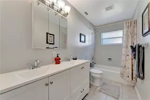 2916 Woodcrest Dr Dr, Sarasota, FL 34239 - Photo 18