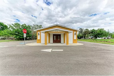 2716 2nd Avenue E, Palmetto, FL 34221 - Photo 2