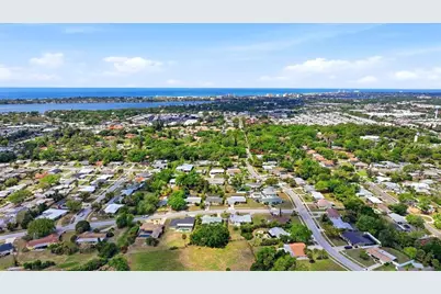 2486 Breakwater Circle, Sarasota, FL 34231 - Photo 46