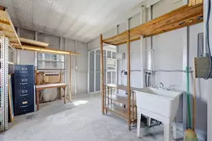 8420 Imperial Cir, Palmetto, FL 34221 - Photo 22