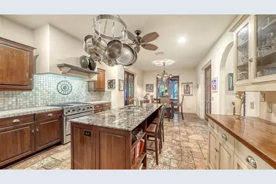 922 Indian Beach Drive, Sarasota, FL 34234 - Photo 10