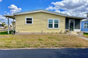 3170 Running Deer Dr, North Fort Myers, FL 33917 - Photo 4