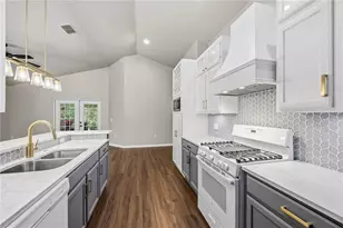 6446 Barberry Ct, Lakewood Ranch, FL 34202 - Photo 10
