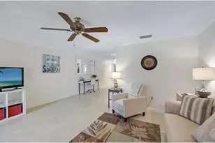 2782 Woodgate Ln, Sarasota, FL 34231 - Photo 6