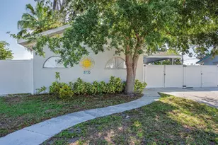 519 51st St W, Bradenton, FL 34209 - Photo 2