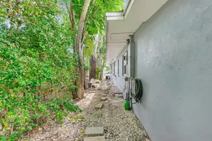 710 31st St W, Bradenton, FL 34205 - Photo 40