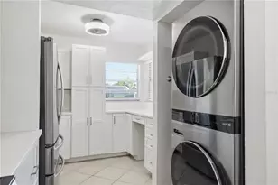 7860 Palm Aire Ln, Sarasota, FL 34243 - Photo 2