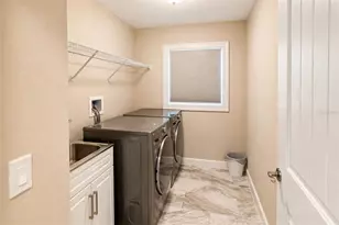 729 Crestview Cir NW, Port Charlotte, FL 33948 - Photo 18