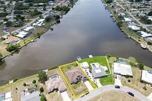 729 Crestview Cir NW, Port Charlotte, FL 33948 - Photo 4