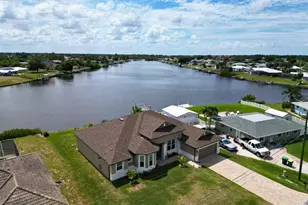 729 Crestview Cir NW, Port Charlotte, FL 33948 - Photo 2