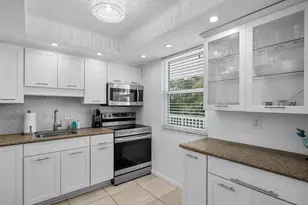 600 Sutton Pl, Longboat Key, FL 34228 - Photo 16
