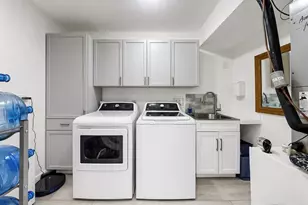 8096 Glenbrooke Ln, Sarasota, FL 34243 - Photo 18