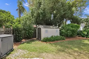 8096 Glenbrooke Ln, Sarasota, FL 34243 - Photo 56