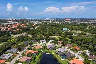 8615 Woodbriar Dr, Sarasota, FL 34238 - Photo 4