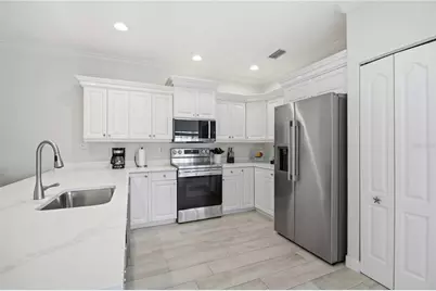 215 81st Street, Holmes Beach, FL 34217 - Photo 4