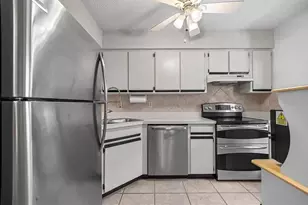 7294 Cloister Dr, Sarasota, FL 34231 - Photo 4