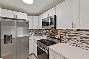 4330 Tyler Cir N, Saint Petersburg, FL 33709 - Photo 4