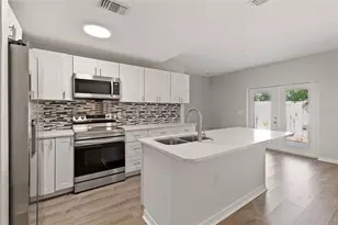 4330 Tyler Cir N, Saint Petersburg, FL 33709 - Photo 2