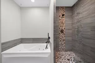 1821 Racimo Dr, Sarasota, FL 34240 - Photo 26