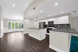 1821 Racimo Dr, Sarasota, FL 34240 - Photo 12