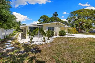 6916 Alderwood Dr, Sarasota, FL 34243 - Photo 2