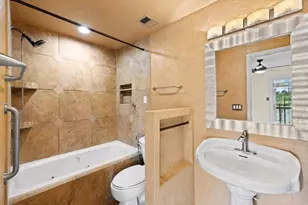 3202 Ramblewood Dr N, Sarasota, FL 34237 - Photo 24