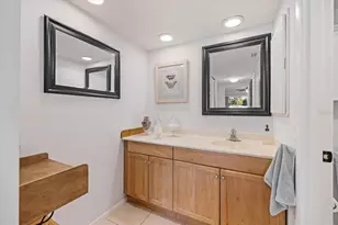 6939 W Country Club Dr N, Sarasota, FL 34243 - Photo 20